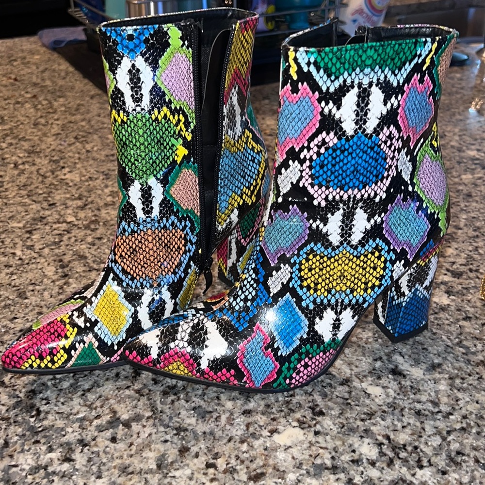 Colorful booties !